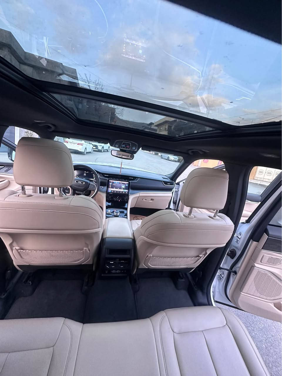 jeep grand Cherokee 

جیپ گراند چیروکی 2024 4xe هایبرید
کلین تایتڵ clean title 
ناو بێجی
تایەی تازە حجم ٢٠
شاشە گەورە
پانۆراما
سێ مانگ ڕەقەم کاتی لەگەڵە 
ناونیشان :- سلێمانی
سعر :- $36800
ژمارەی مۆبایل  :- ***********

عربی

جيب جراند شيروكي 2024 4xe هايبرد
 • كلين تايتل
 • داخلية بيج
 • رنكات قياس 20
 • شاشة كبيرة
 • سقف بانوراما
 • سيارة جديدة ولم تُرقم بعد
 • الموقع: السليمانية
 • السعر: 36800$
 • رقم الموبايل: *********** السليمانية, العراق
