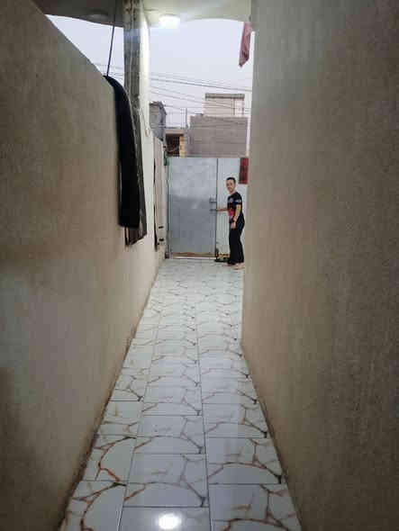 بيت بحي ساهرون قريب الحزام والفلكه كلش بضهر التجاري سعر 90نظيف كلش جاهز للسكن يرهم مبادره بس شرط مقدمه 5ملاين شرط جزائي ***********
