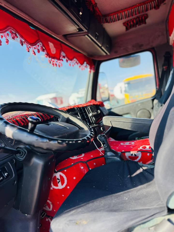 البيع فالفو 
موديل 2000
كير ٣:٣
رقم اربيل 
معرض السيد عنوان اربيل كلك
تبريد هاف 
***********
