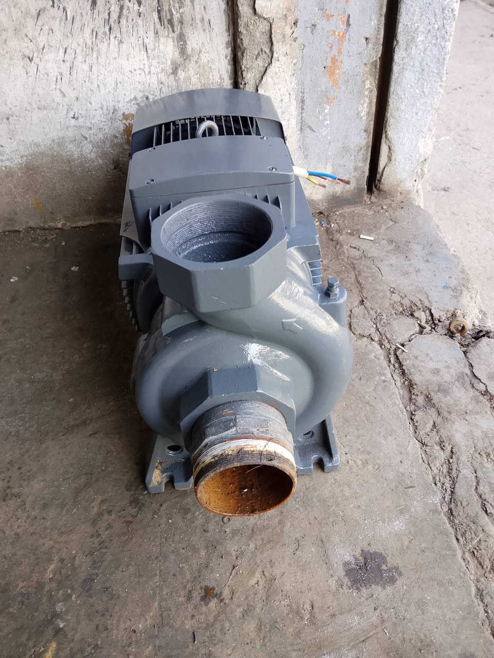 مضخه للبيع 25 حصان الدوره 3000 ملفوف جديد السحب 4 الدفع 4 السعر 6 اوراق العنوان بالموصل على الاتصال ***********
