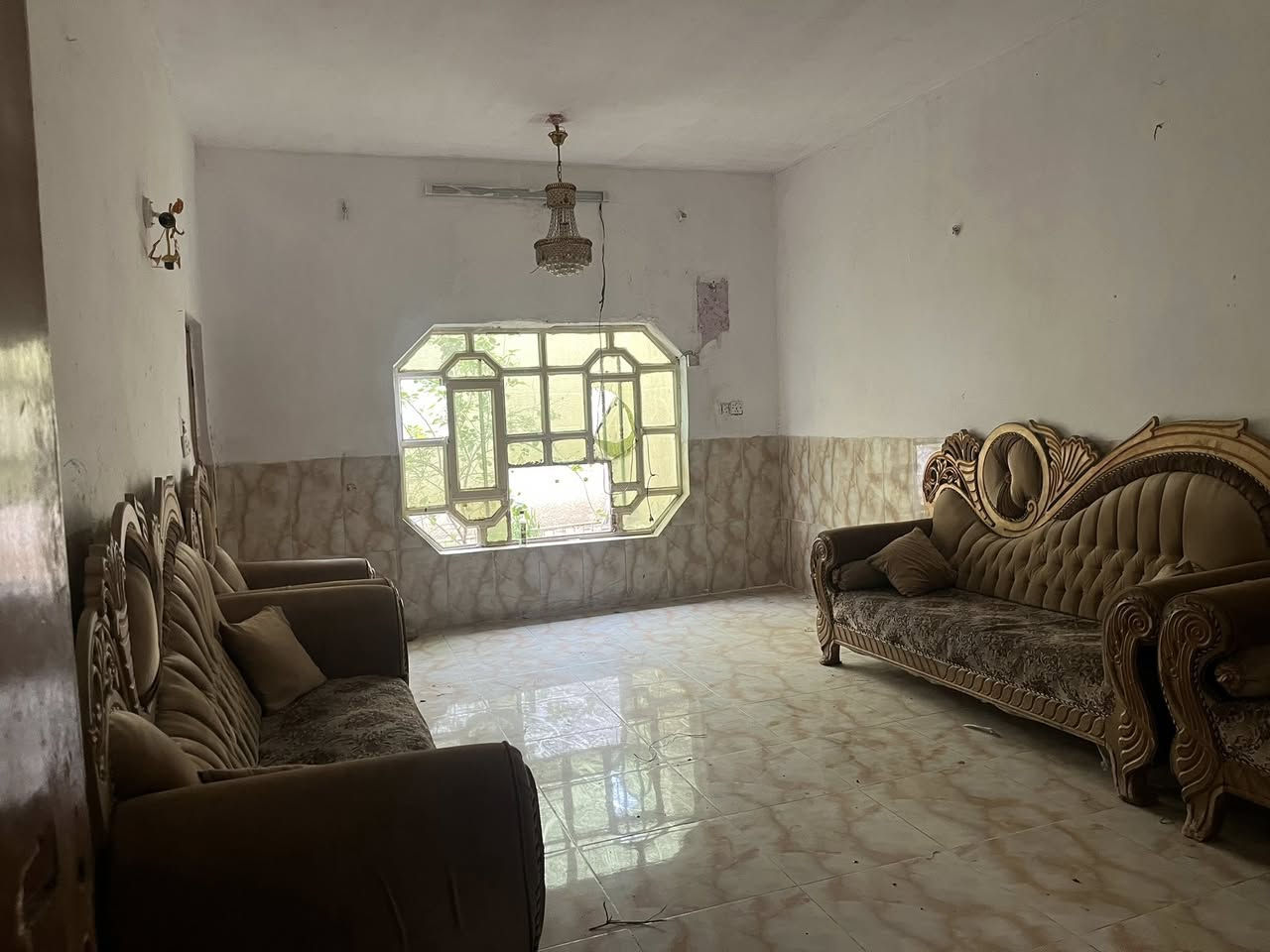 للبيع مشتمل حجة 

المساحة ١٢٥ متر

الموقع - قرب باسم دوبه - الفرع المؤدي الى منطقة باب السور 
 

يحتوي على

٢ غرف نوم  
صاله 
اسقبال 
حديقة 
سيراميك جداري وارضي السقف شيلمان ومسلح 
للاستفسار اتصل 
*********** - ***********
