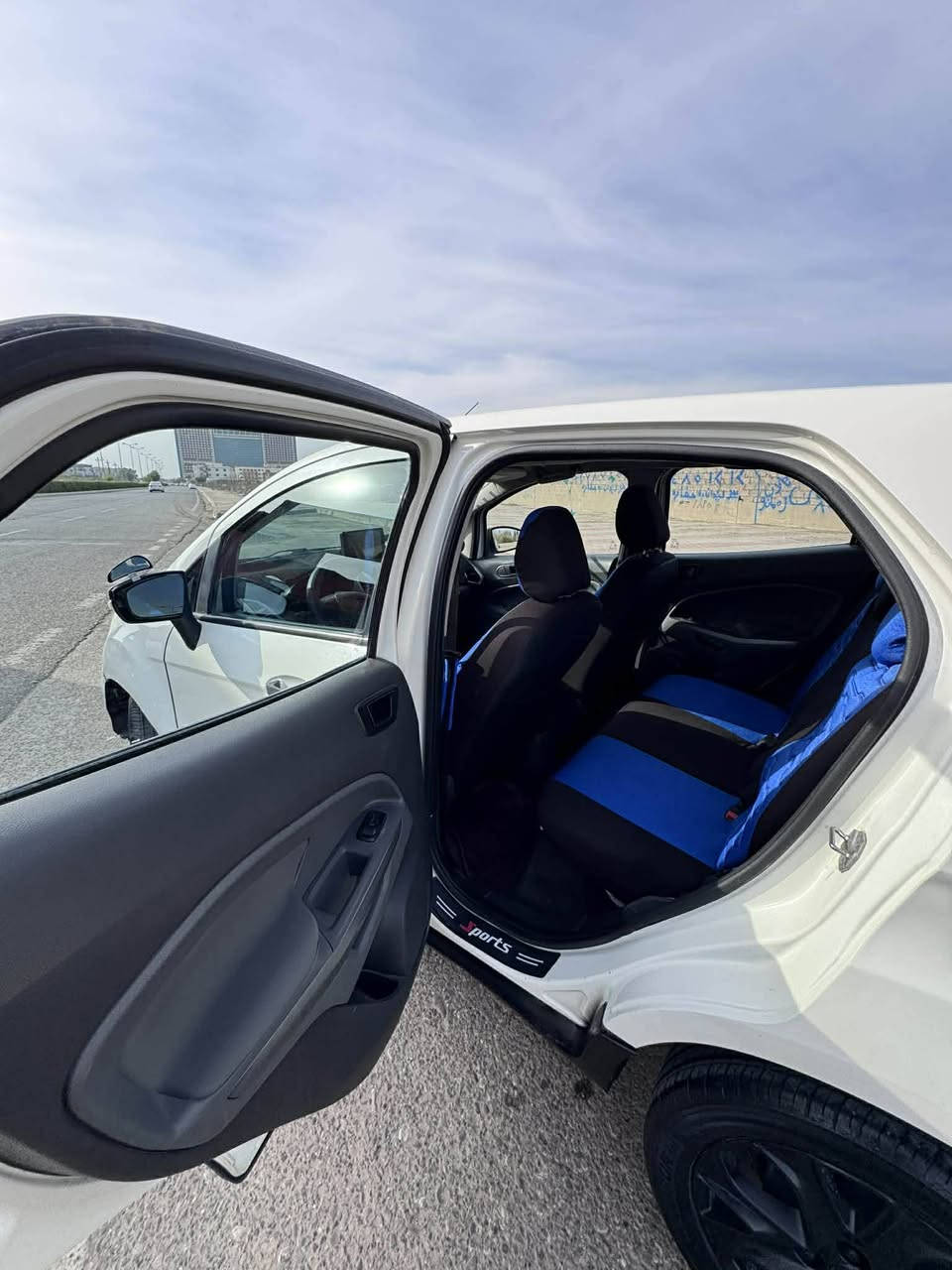 فورت 2015
محرك 4 سلندر مرغوب
كير اوتماتيك
تريد تحويل تريد وكاله 
رقم اربيل هزه سنويه جديده
تبريد بشرط 
شاشه ايباد
صبغ قطعتين وبيه تعديل بارد 
سونار موجود
سعر 85 بيه مجال للشراي
*********** واتساب
