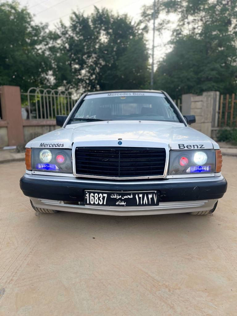 سڵاو مارسیدس بێنز 1991 گێڕو مەکینە vvtگێڕو مەکینە و ئەکسل بە شەرت کارەبایی لایتو بەگلایتی مەزبوتە لایت عەدەسە سڵایت تایەو ویلی نوێ نوێیە لای سەکن جەمپیکی بچوکی هەیە سەیارە کە زۆر خاوینە بۆ زانیاری زیاتر پەیوەندی بکە سعری 19 وەرەقە ئاڵوگۆڕ دەکەم لە سەر دڵ گرتن *********** كويسينجاك, أربيل
