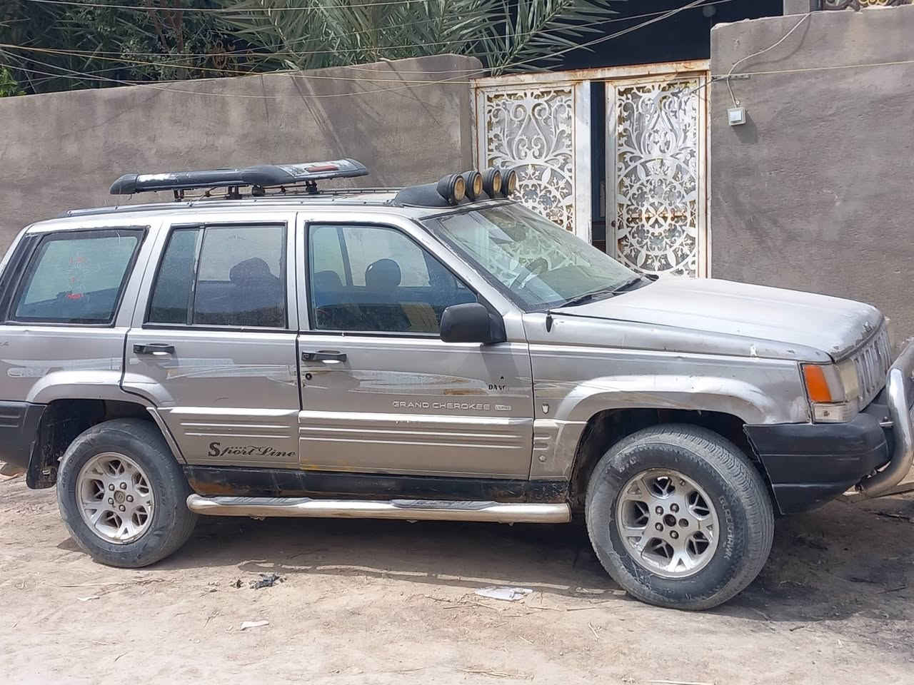 جيب شيروكي 1997مشروع وطني محوره محرك بطه كير جديد السعر 33 مكاني الناصرية ***********
