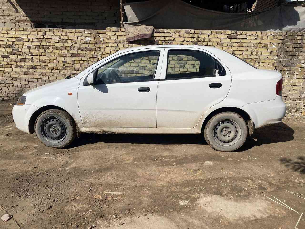 سلام عليكم 
اڤيو 2006 رقم بابل انكليزي سياره حلوه ونظيفه كير اوتوماتيك 
سعر : 51 وبيه مجال بسيط حك الجيه 
ما متواجد عل نت 
هذا رقمي اتصل : ***********
