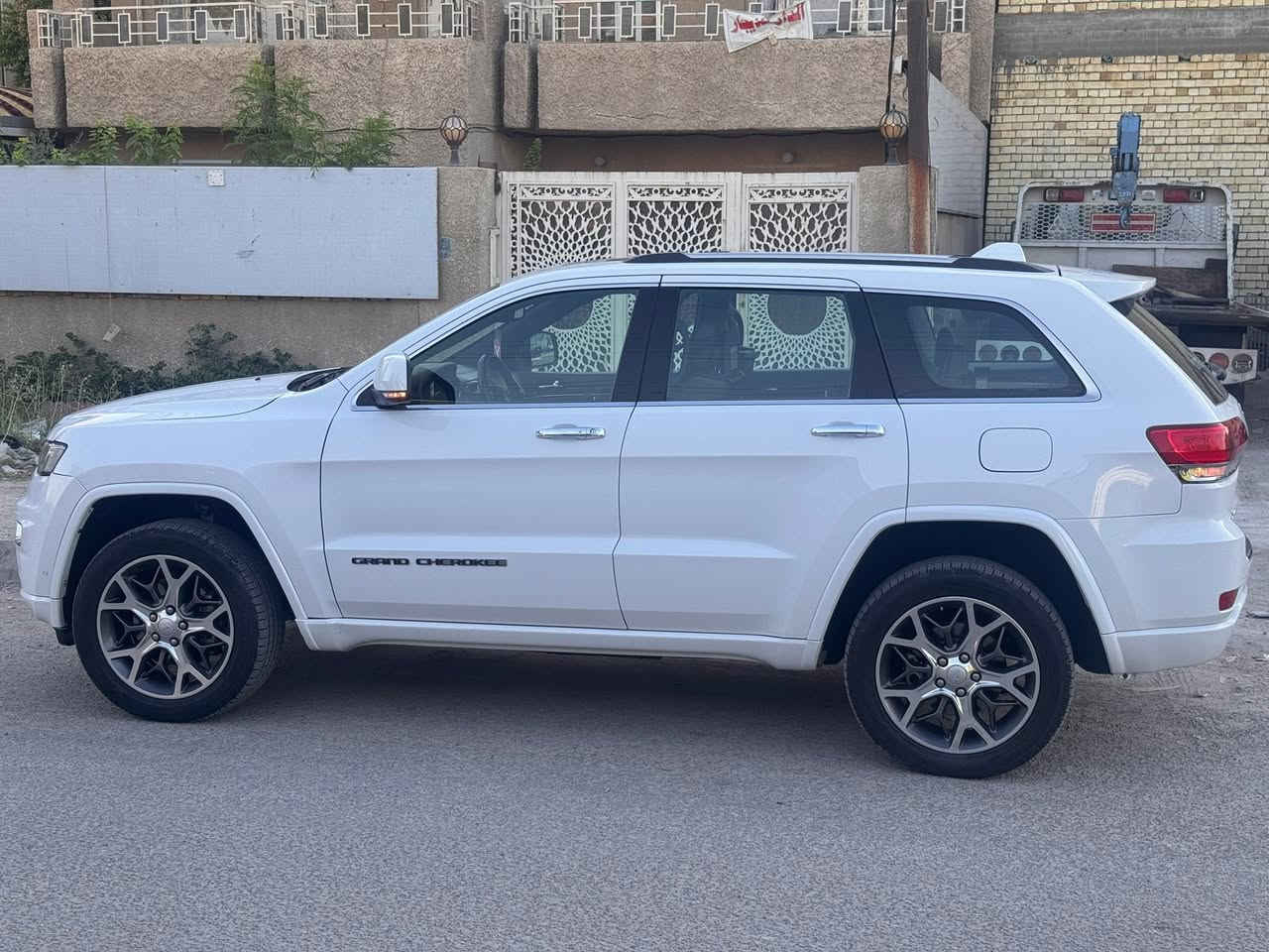 السلام عليكم 
جيب اوفرلاند ٢٠٢٠ خليجي 
مواصفاتها معروفة ميحتاج اذكرها 
ماشية ٦٣ الف 
بيها قطعتين صبغ وقطعتين بارد 
مكينة مبدلة مال ٢٠١٤ يعني بانزين كلة عادي وطبيعي 
سيارة بيها ادامة كامله ومابيها نقص من كلشي 
السعر ٢٥ الف
***********
