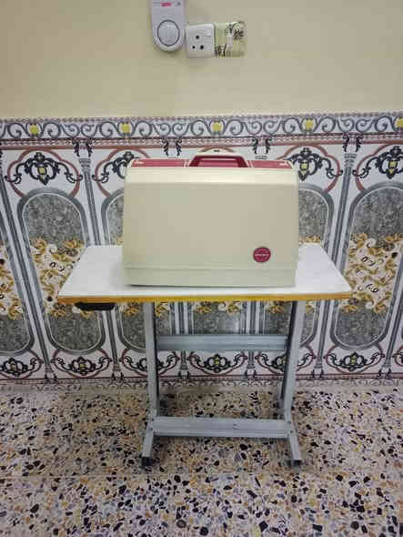 مكينه جديده ونضيفه 
الرمادي الثيله الشرقيه قرب مدرسه احمد شوقي هي والميز.
***********
