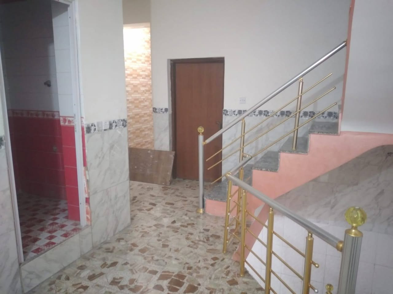 السلام عليكم 
بيت لبيع طابو زراعي زعفرانيه شارع المحد بين السدتين طابقين 3غرف نوم +استقبال+ كراج سياره بيت جاهز من كولشي بس الواجهيه ماكامله خدمات المنطقه كامله السعر95/
‏‪***********‬‏
