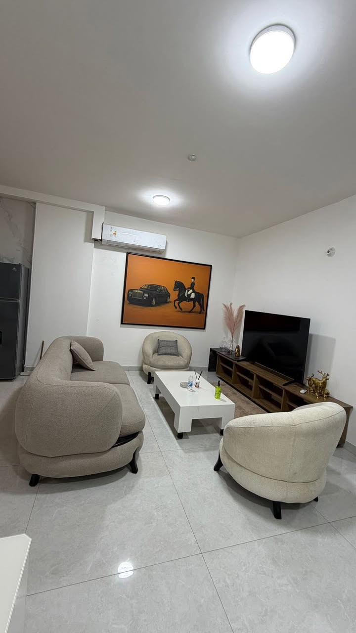 شقة للبيع أو للإيجار في الكرادة – موقع مميز 🔥
📍 العنوان:
الكرادة – ساحة كهرمانة، بصف فندق الماس
يبعد عن جسر الطابقين ٥دقايق
▪️ البناء: 2026 (بناية حديثة)
▪️ تتكون من: غرفتين نوم + صالة
▪️ فول أثاث (مؤثثة بالكامل)

مميزات البناية:
✔️ سكيورتي
✔️ خدمات متكاملة
✔️ كهرباء 24 ساعة
✔️ بارك للسيارات

موقع مميز وقريب من جميع الخدمات والمطاعم والأسواق.

📞 للاستفسار:

***********
🔔 ملاحظة:

إذا عندك عقار او (شقة،بيت،فيلا،مزرعة)للبيع أو للإيجار وتحب نسوّقها ونوفرلك زبون جاد، تواصل ويانه وإن شاء الله نكون عند حسن الظن.
