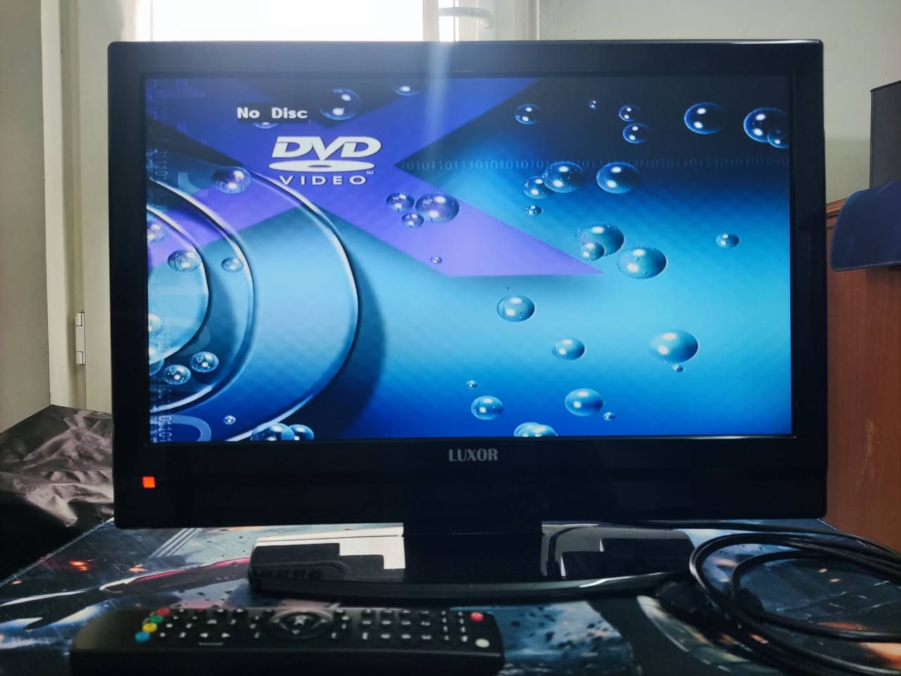 شاشه luxor باله سويديه 
60 هرتز 
حجم 19 
مع كيبل HDMI و ريمونت الاصلي 
و بيهه DVD داخلي 
بيهه منافذ 
HDMI
VGA
AV
USB
AUX
مع زر تحكم مدمج بالشاشه 
سعر 45 الف 
توصيل 5 جميع محافظات العراق


**إذا كنت صاحب هذا الإعلان وتريد حذفه لأي سبب، رجاءا أرسل رسالة إلى الدعم الفني**