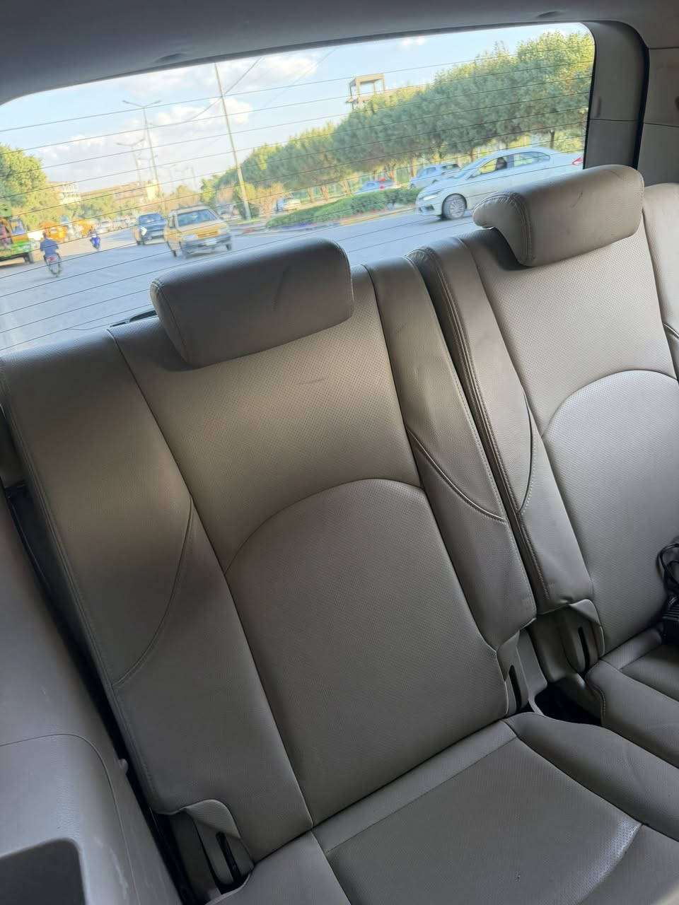 السلام عليكم 
للبيع 
سياره موهافي موديل ٢٠١١ 
ماشيه ١٣٠ الف 
المواصفات كالاتي 
مكيف كامل القطع و متعدد 
سلايد روف
مرايا كهربائية كراسي كهربائية ستيرن كهربائي 
الكراسي للسائق تدفئة و تبريد 
تدفئه فقط للراكب (ضمن التصميم) 
كأمره و حساسات 
السعر ١٣٥ 
للتواصل عبر الخاص او ***********
