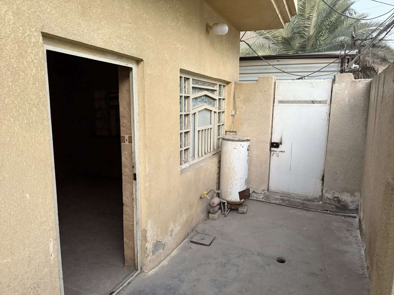 السلام عليكم دار زراعي ركن للبيع
دار زراعي ( ركن ) وقف ذري ( ذكور ) خلف مدرسة نور الايمان في منطقة السبع ابكار
المساحة ١٥٦
واجهة ٩ ونص متر تقريباً
الشارع تبليط مقرنص و مجاري رئيسية موجودة
طابق غرفة كبيرة و غرفة نوم اطفال صغيرة و مطبخ وحمام و صاله و بيتونة مع امكانية بناء طابق ثاني و يكون معزول كلياً لان اكو مدخل جانبي اله خاص او هدمه وبناء عماره ومحلات
السعر ٢٧٥ مليون قابل للتفاوض

اذا ماعجبك السعر صلّ على سيدنا محمد و آله و اعبر المنشور كانه ماشفته
( يوجد واتس اب ) للاستفسار الاتصال على الرقم: 
***********
