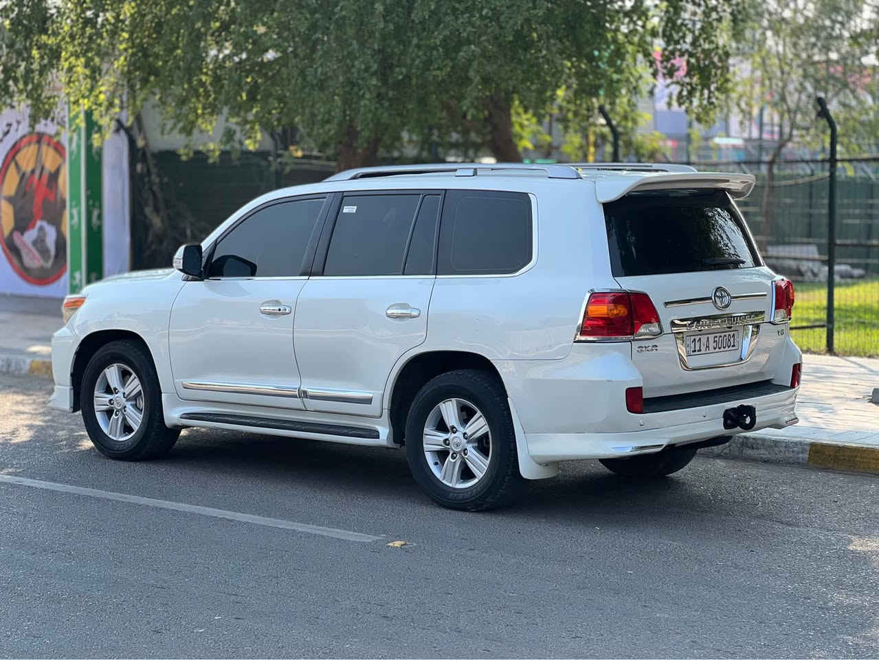 السلام عليكم 
مكلف ب النشر 
لاندكروز 2013 
بريم 
فول مواصفات 
كفاله عامه شر 
مغلفه ppf ب الكامل 
بدون اي نواقص 
ماشيه 140 كم 
رقم بغداد ع ايدي صارلها فتره 
السعر 388 ورقه 
للاستفسار ***********
بغداد العطيفيه بغداد, العراق
