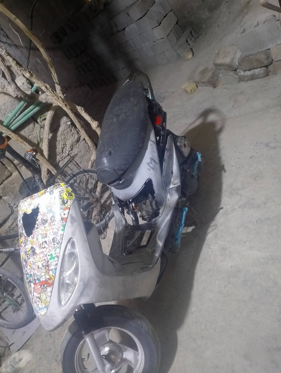 السلام عليكم شباب درجة ماكس حلو ونضيف بوش 49بالدي شلع شق القع زوج طائرات جدد صدر قدام جديد المكان البصرة كرمة علي السعر 375 *****************متوجد وساب
