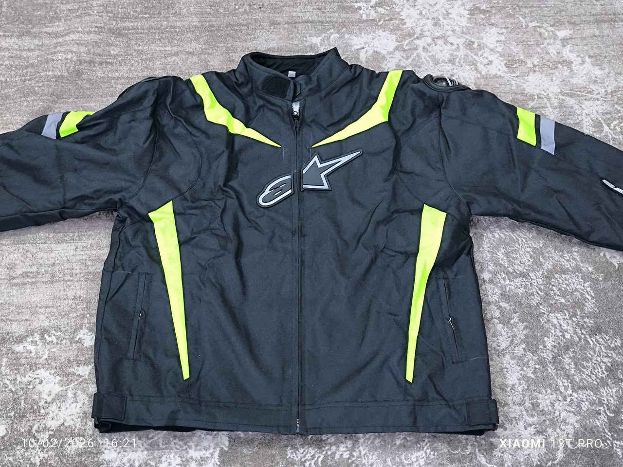 السلام عليكم قمصله البينه ستار 
قياس 3XL 
سعر قمصله ٧٠ الف
خوذه SHOEI قياس M
سعر الخوذه ١٦٠ الف


**إذا كنت صاحب هذا الإعلان وتريد حذفه لأي سبب، رجاءا أرسل رسالة إلى الدعم الفني**