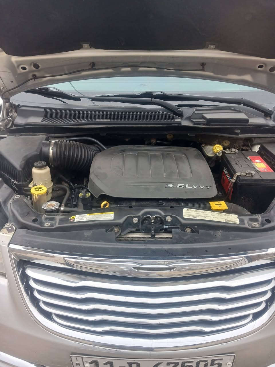 السلام عليكم دوج كرفان ٢٠١١ سياره فول واحد على واحد سياره كلين بدون صبغ وبدون حادث شاشات  تبريد ٣ امامي خلفي شغال قطع محرك ٣٦٠٠ بيبان كهربائي جام كهربائي جنطه كهربائي صدر امامي خلفي جديد بااسمي تحويل ثاني يوم جاهزه من كلشي اي نقص مابيها مكان السياره بغداد السعر ١٥٠ وبيها مجال بسيط حك الجيه ***********
