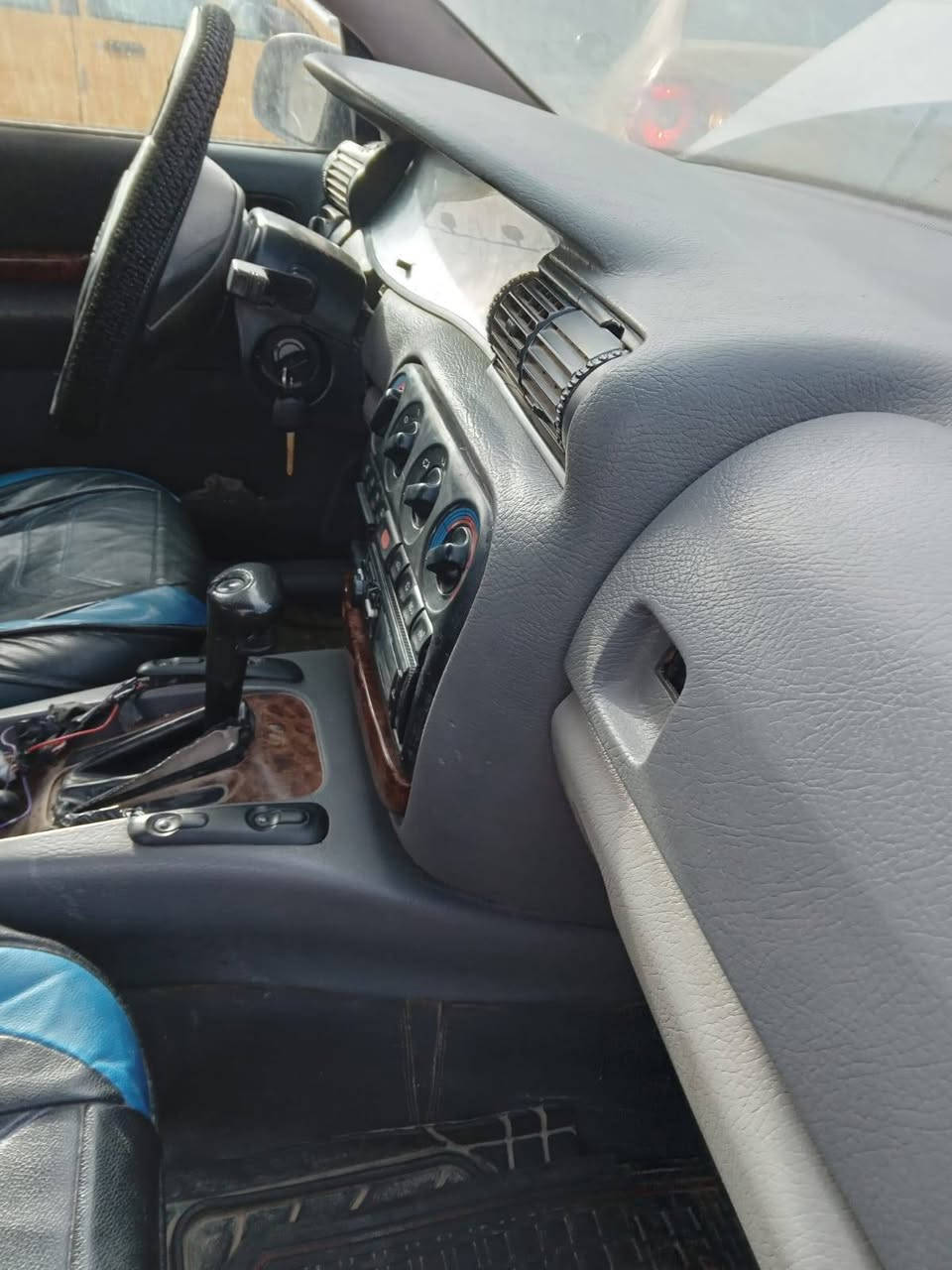 السلام عليكم اوميكه بزون مديل 1995 مكينه بطه مكفوله جميع الميكانيك رقمها بابل مشروع وطني  تحويل ثاني يوم السعر 28 بيها مجال ***********
