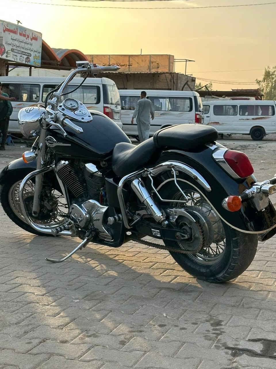 سلام عليكم هوندا شادو 400 للبيع دراجه جاهزه بدون اي نقص عليه ادامه كامله السعر 16 وبيه مجال   للتواصل ***********
