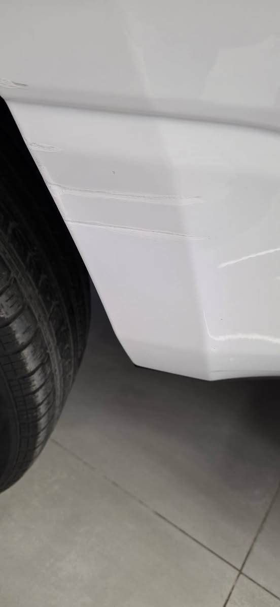 موديل 2022
شكل جديد 
كلين 
ماشية 110الف 
رادار امامي خلفي 
حساس امامي خلفي 
شاشة تسلا 
كشن جلد ومخمل 
داخل اسود 
محرك هيمي 5700
كير محرك اكسن شرط 
كشنات حار 
استيرن حار 
كشن كهرباء 
طخم تاير جديد 
اسيارة مابيها برغي مصرف 
35.500 وبيها مجال 
***********
***********
