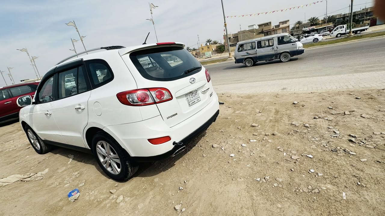 من رخصة الادمن المحترم 
هيونداي سنتافيا 2011 رقم بغداد انگليزي بأسمي مواصفات فور ويل داخل صاج تحكم استيرن جهتين حساسات شاشة كامرة مكينة سته سلندر دوش كير مكينة تبريد صدر تخم تاير جديد 

للاستفسار ***********
مكان واسط الصويره
