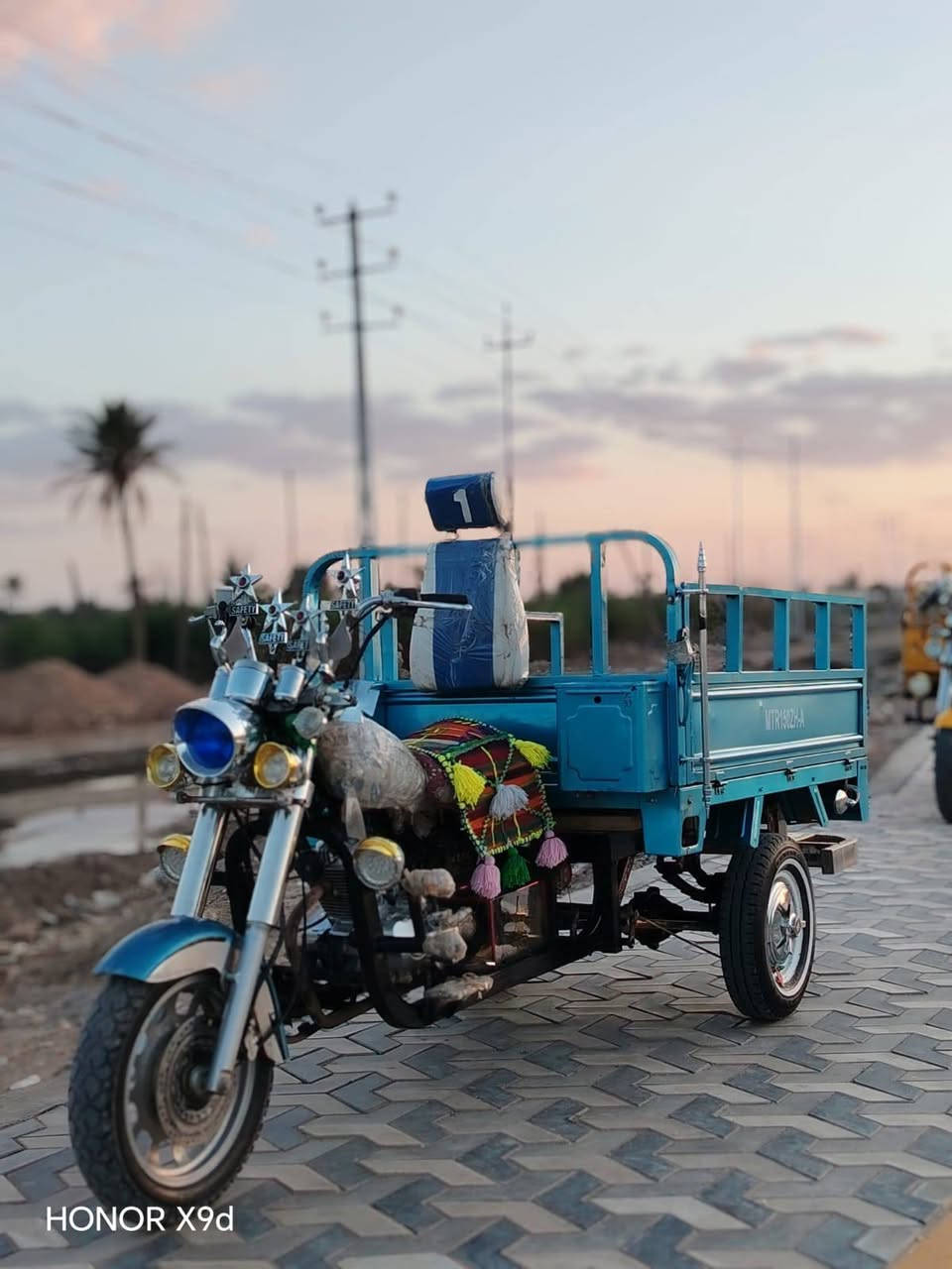 سلام عليكم للبيع   موديل17اوراق  ول باقي كله جديد محرك 25 بدي 25 اكسن مقفل  تايرات خطه مقدم جديد شاصي مكفول دعاميه ستيل ام الختم  غراض كامله كلشي ماعوزه  مكاني  الحمزة الشرقي ***********
