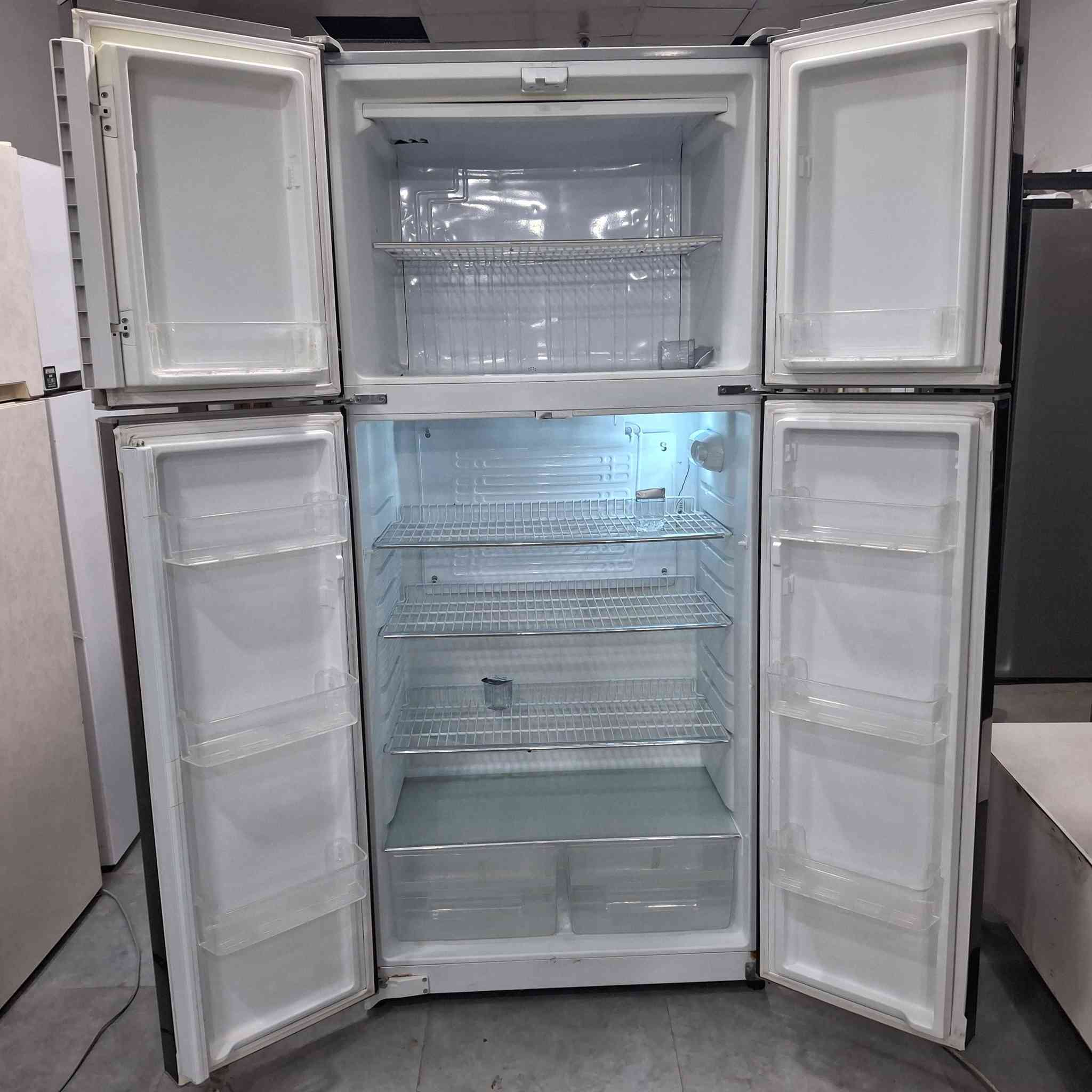 السلام عليكم ثلاجه ومجمدة ٤ابواب ٣٢ قدم فول نظافه واصل للمنزل داخل أربيل مع ضمان اسبوع رقم تواصل وتساب ***********
