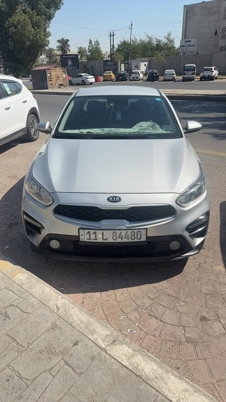 السلام عليكم كيا فورتي موديل ٢٠٢١  
بدون ايرباك 
نص فول 
بجم كبس  
حادثها مال امريكي خلفي 
راسلني ادزلك سونر مالتها
السعر ١٢.٧٠٠$  
للاستفسار  ***********
