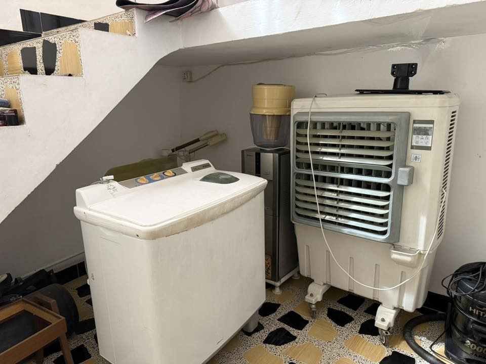 غرفة نوم تركي ٧قطع للبيع سعرها به٥٠٠ الف كنفيره٨٠الف ثلاجة ارجلك ١٢قدم ١٤٠الف مايكروف١٥الف 
***********
