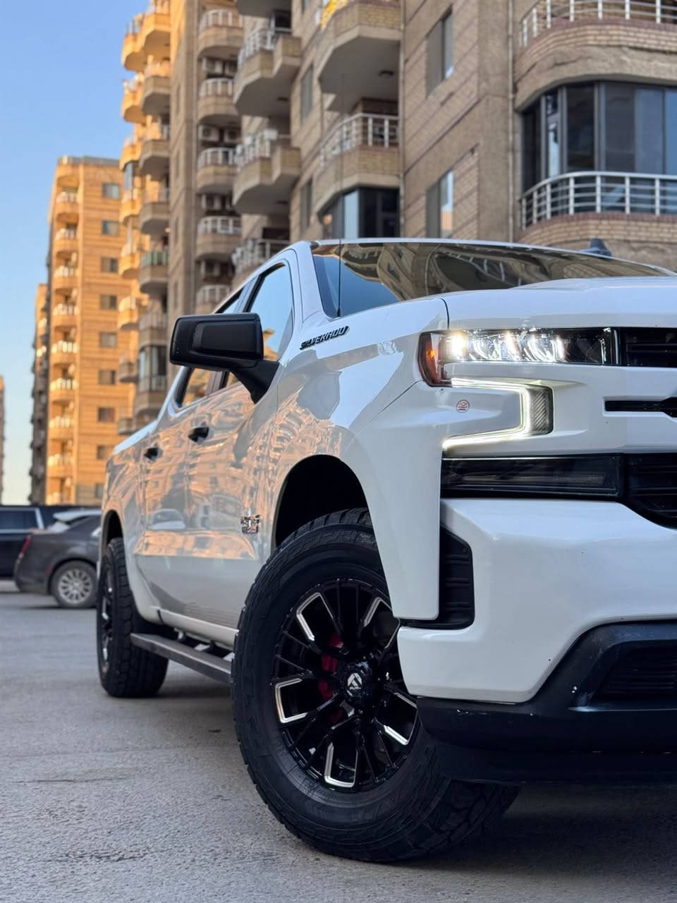 شوفروليت سلفرادو

Chevrolet Silverado
السعر 255$

لون ابيض

والمرغوب (باب طويل بدي قصير)

 موديل : 2020

مكينه : 5300 V8 المرغوب

كير : تعليك 6 سرعات ( المرغوب )

ضرر قطعه وحده فقط
واضح بالصوره

رقم شمالي بإسمي تحويل ثاني يوم

  

(المواصفات)

- فور ويل 

- تشغيل و إطفاء عن بعد 

- فتح النوافذ عن بعد 

- إناره ترحيب 

- صندوق الخلفي كهربائي

- كامره خلفيه 

- مانع إصتدام مع فرامل 

- سياقه ذاتيه 

- حساسات إطار 

- شاشه تدعم(ابل كار بلي+واندرويد اوتو)

- مثبت سرعه 

- تبريد ثلج  + تدفئه  

- تبريد قطعتين 

- تسع السياره إلى 6 ركاب 

- مانع نزلاق

- سايد بريك كهربائي

- تنفيذ الأوامر الصوتيه 

- تحكمات ستيرن 

- دهن الگير جديد 

- دهن المحرك جديد 

- سبير وملحقاته جاهزه / + تايرات ثنين نضيف جدا

الاضافات:

- دوسات ب200$
- طخم ويل جديد 1200$
- غطاء بدي 250$ 
- لايتات زينون 

كلشي واضح بالصور و السونار + مأشر حجر بيئه بسبب البانزين بالعراق العظيم 

مكان السياره صلاح الدين / قضاء الدور 

***********
