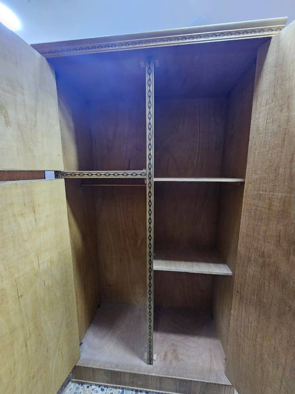 كنتور ابو بابين جديد وغير مستعمل سعره 190 وبي مجال بسيط مكاني شعب شارع صحه ديوان واكو توصيل داخل بغداد لاتصال واتساب ***********
