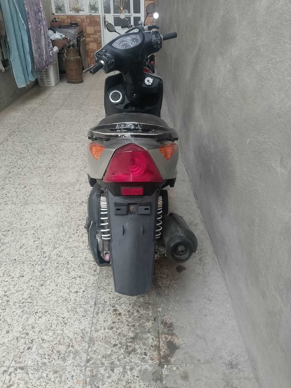 سلام عليكم دراجة ثعلب 140كامله بس نقص هورن شاير كتام بس محرك ناعم سلف هندر كامله دراجه السعر 550بيه مجال المكان الخطيب يم مطعم سيد باسم هذا رقم بي وتساب***********
