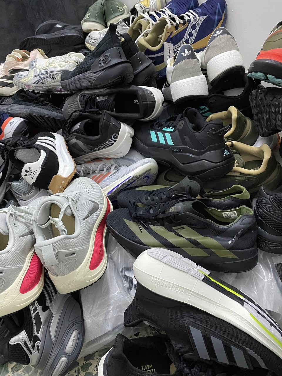 بلاااااش عل عيد 
 19 الف دينار. سعر القطعه جملتها 
شلعه 50 قطعه تنباع كامله 
عنواني نجف توصيل موجود 
***********
