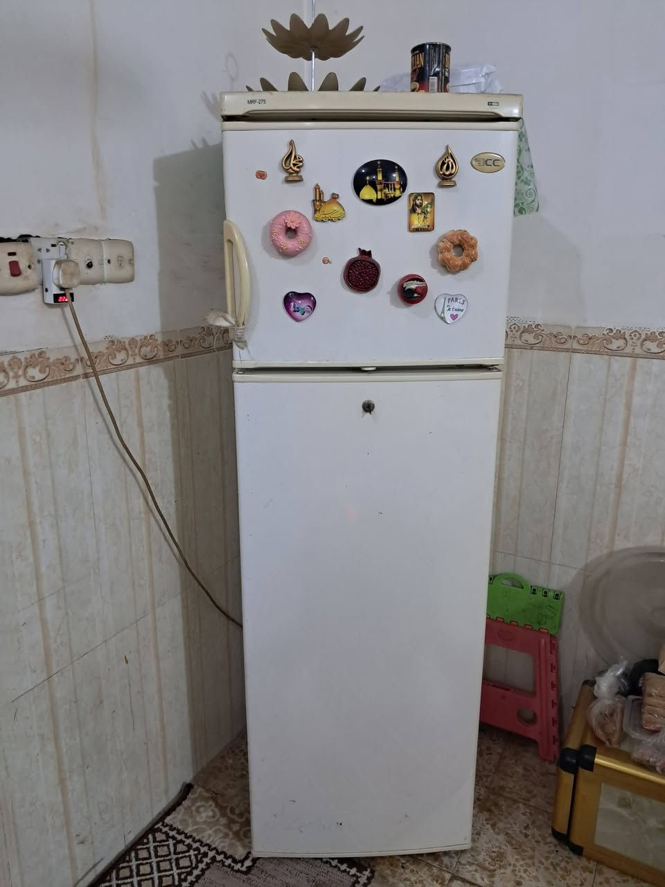 السلام عليكم للبيع ثلاجة العدد/3وغساله العدد /1
السعر كلهن 550 الف دينار لاغير 
السماوة /حي المعلمين الاول /فرع كوفي سيدرا 

رقم الجوال (***********)
