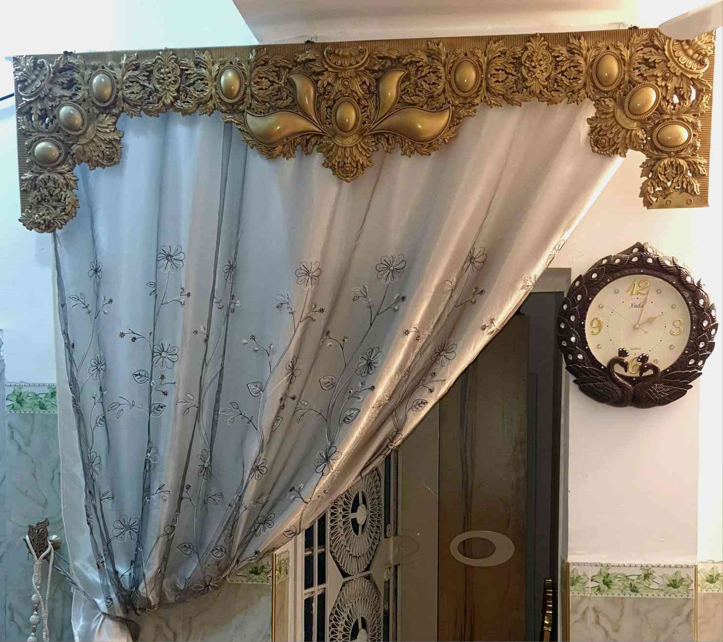 ١٠ مقاعد
٢ كبير ٣ مقاعد 
واربع كراسي 
ينفع مكتبي واستقبال 
 خشب زان تركي ديباج الجلوس طبي مع طبلات عدد ٤ كعب غزال نظيف جدا
*********** 
كربلاء الحر كربلاء, العراق

