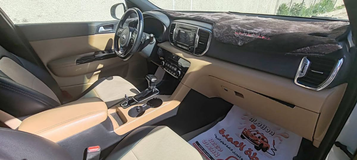 السلام عليكم سبورتج موديل 2017خليجي مكفوله من الصبغ والسمكره محرك ..كير..صدر جيد جدا ماشيه 134الشراي يتصل على الرقم *********** واني بلخدمه
