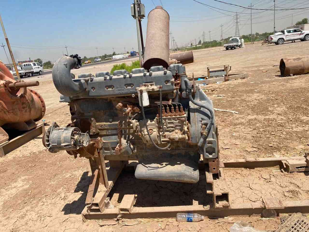 سلام عليكم محرك للبيع  المحرك محتاج تجفيت   ابيع على وضعه مكان واسط الاتصال ***********
