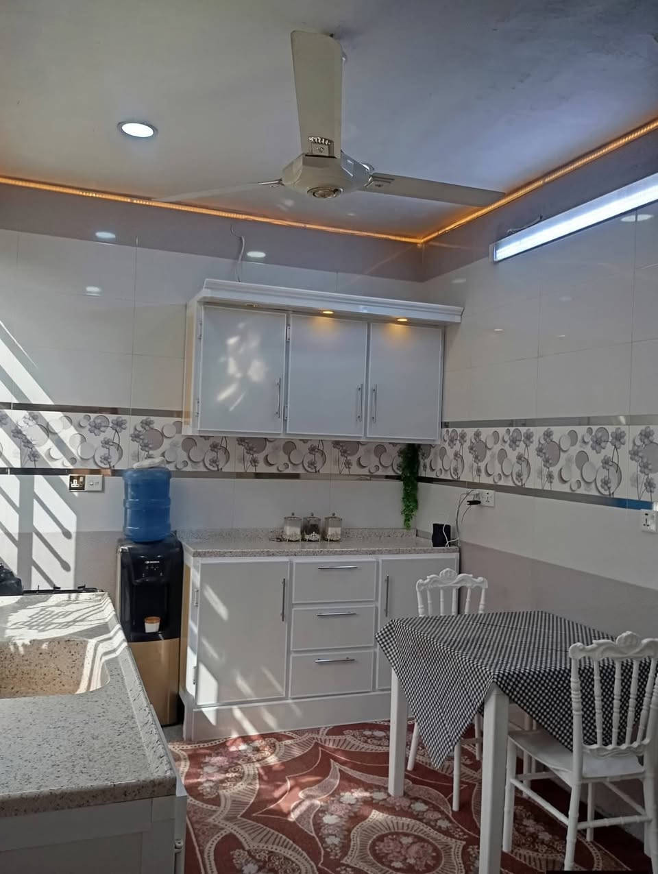 بيت للبيع ركن 50متر زراعي سند 25
 يحتوي ع ستقبال ومطبخ وحمام وغرفتين فوك سعره٦٠ العنوان الزعفرانيه  (***********)
