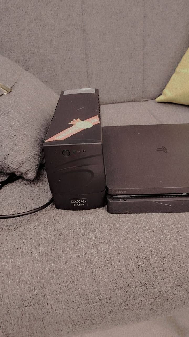 بلي ٤ سلم ما مفتوح ولا داخل تصليح ٢ جوستكات نظيف جدا السعر ٣٠٠ مع ال Ups الموقع بغداد الحريه شارع ٢٠ للتواصل *********** و تجي تفحصه بالبيت
