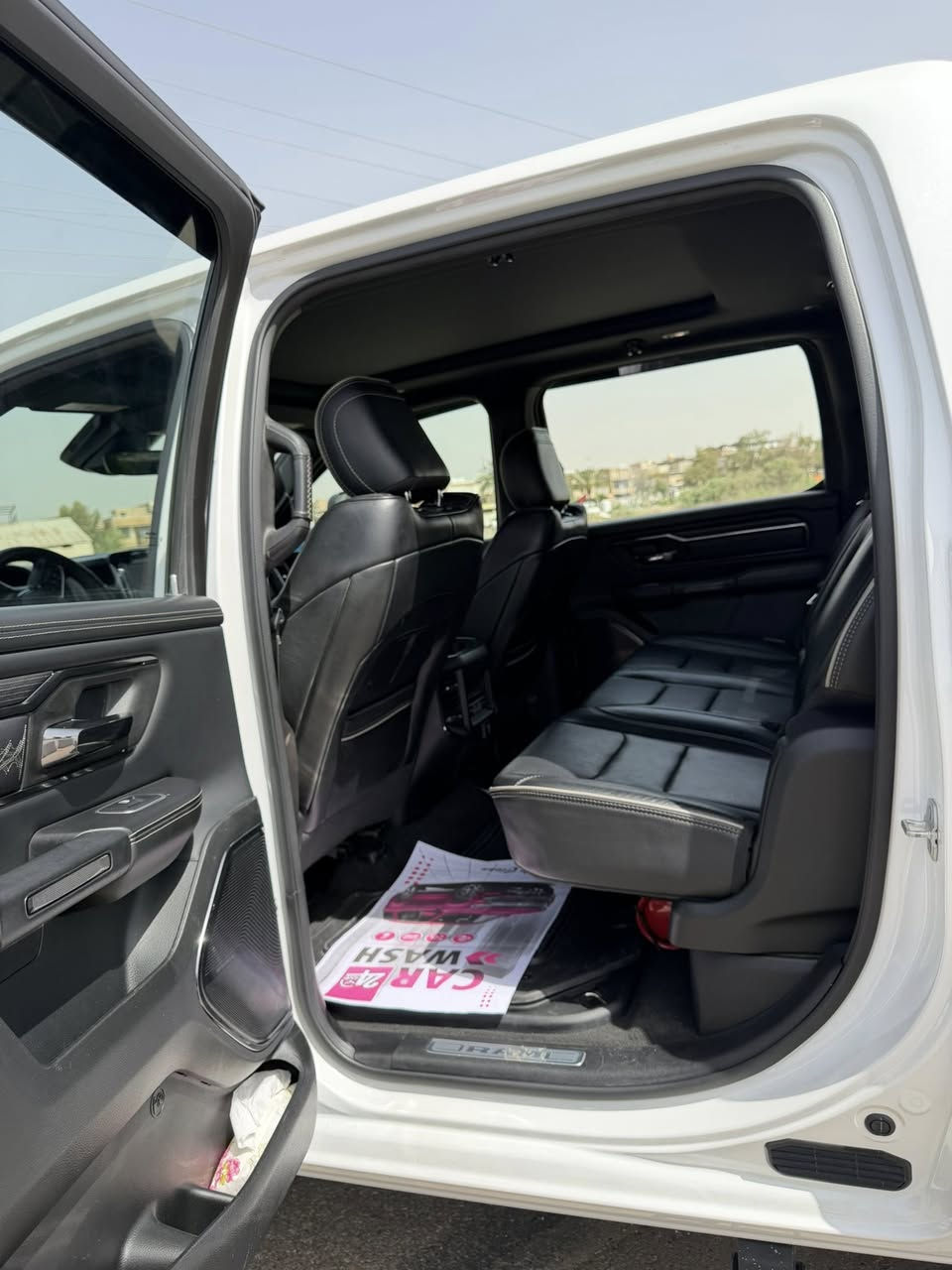 🔥 RAM 1500 LIMITED 2022 🔥  
أعلى فئة 1/1 للبيع — فول مواصفات 🇺🇸

🛻 رام ليمتد 2022  
🔹 محرك 5.7 HEMI eTorque  
🔹 8 سلندر  
🔹 باب طويل / بدي قصير  
🔹 جير 8 سرعات  
🔹 دفع رباعي  

✨ المواصفات:
✅ بانوراما مزدوجة  
✅ جكات هوائية مع رفع وخفض السيارة  
✅ دواسات كهربائية بلادي  
✅ شاشة 12 إنج الأصلية  
✅ عدادات ديجتال  
✅ كامرات 360 محيطية  
✅ رادار أمامي وخلفي  
✅ مثبت سرعة ذكي (رادار)  
✅ Auto Park صف آلي  
✅ Lane Assist الحفاظ على المسار  
✅ Blind Spot مراقبة النقطة العمياء  
✅ تشغيل ريموت  
✅ بصمة أبواب وتشغيل  
✅ مرايا شفط كهرباء  
✅ فتح وغلق باب الصندوق كهربائي  
✅ تدفئة وتبريد الكشنات الأمامية والخلفية  
✅ تدفئة الدركسون  
✅ تحكم كامل بالستيرن  
✅ USB + Type-C أمامي وخلفي  
✅ شحن لاسلكي  
✅ نظام صوت فاخر Alpine  
✅ إضاءة داخلية فخمة  
✅ مواصفات كثيرة جداً كلشي بيها موجود

📌 السيارة كاملة ما بيها أي نقص  
📌 حادثة بنيد وجاملغين  
📌 رقم الشاصي:
1C6SRFHT0NN117207

💰 السعر: 325 فقط  
🔥 سعر مناسب جداً وماكو بهالسعر بهاي المواصفات بالسوق 🔥
رقم الهاتف ؛ ***********
مكان السياره بغداد/ الحسينية
