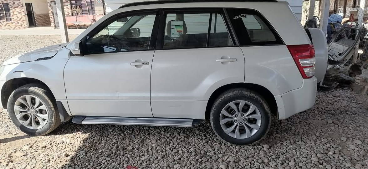 ساسوكي فيتاره للبيع ٢٠١٦ فور ويل بصمه مكفوله عدى بارد بالجمالغ  ٤سلندر حجم ٢٤٠٠ ماشيه     الاتصال *********** /// *********** السعر 125ورقه تخم تاير للبيع
