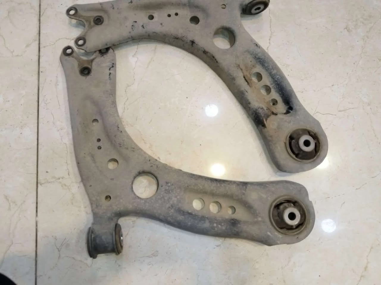 Shireen German Auto Service-  مركز شيرين لصيانة السيارات الالمانية
زبائننا الكرام

 السيارة الاولى 🚘: 

اشتكى الزبون من وجود صوت  في الصدر الامامي للسيارة ( طركعة ) ، تم تبديل  ( بوش فرممة  - شمعات - بوش كبيرة  طبلة - ربل اسود صغيرة طبلة - لاستيك رباط - قايش دينمو  ) , كذلك تم تبديل هيدروليك كير الماني ( كود بحسب رقم شاصي ) ، جميع المواد المانية مع ضمان سنة   ، علما بان السيارة هي فولكس واگن جيتا ( Jetta )  موديل 2023 محرك 1.5   .

🌹

السيارة الثانية 🚖 :  

تبديل هدروليك كير الماني ( على رقم الشاصي للسيارة مو بالبكيف ) مع فلتر كير الماني خاص ب DSG بعد وصول السيارة الى الحد القانوني ( ٦٠ الى ٧٠ الف كليومتر ) علما بأن السيارة هي فولكس واكن تاوس ( Taos )  موديل 2023 محرك 1.5 تيربو . 

🌹
🌹

‏‎كروب وكالتنا 

https://www.facebook.com/share/g/16oT3VE986/?mibextid=wwXIfr

🌹
🌹

‏‎زبائننا الكرام 

‏‎عروض وكالتنا 

في حالة تبديل دهن محرك 🛢️لدينا سوف تحصل على : 

‏١- فحص كومبيوتر 💻 مجانا في وقت تحتاجه سيارتك الى فحص . 

‏‎٢- فحص كامل للسيارة - الصدر  الامامي مجانا في وقت تحتاجه سيارتك الى فحص  . 

🏎️ اما في حالة قيامك بأي صيانة في ورشتنا فسوف تدخل تلقائية الى القرعات الشهرية : 

‏‎١-سحبة الشهرية للفلاتر المجانية ( فلتر شوتة - تبريد - محرك ) 

٢- 🏆 زبائننا الكرام العرض الجديد القرعة كل ثلاثة اشهر سوف تحصل على : 

 * الدهن المحرك مجاني ( بلاش ) 🛢️. 

* تبديل هيدروليك كير مجاني ⚙️ . 

🌹
🌹

موقع شركتنا الجديد

‏https://maps.google.com/?q=36.168079,44.011108

‏‎‏‎شركة شيرين ( وكالة فولكس واگن & سكودا) 

‏‎اربيل -شارع ملعب فرنسو حريري اذا من جهة شارع  60  - قرب نقليات بغداد ( كراج بغداد) - بالقرب من مرطبات 9* 9 

***********-***********

‏‎الوكالة الالمانية الوحيدة في العراق 🇩🇪

#erbil #Atlas #kurdistan #Volkswagen #audi
