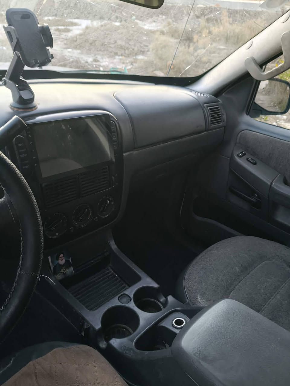 السلام عليكم فورد اكسبلورر للبيع موديل 2005 بسمي السياره كهربائيات كله شغاله تبريد  قطعتين هزه وسنوية جديده مكان السياره بابل ـ محاويل السعر 60وبيه مجال أتصل على الرقم وتدلل ***********
