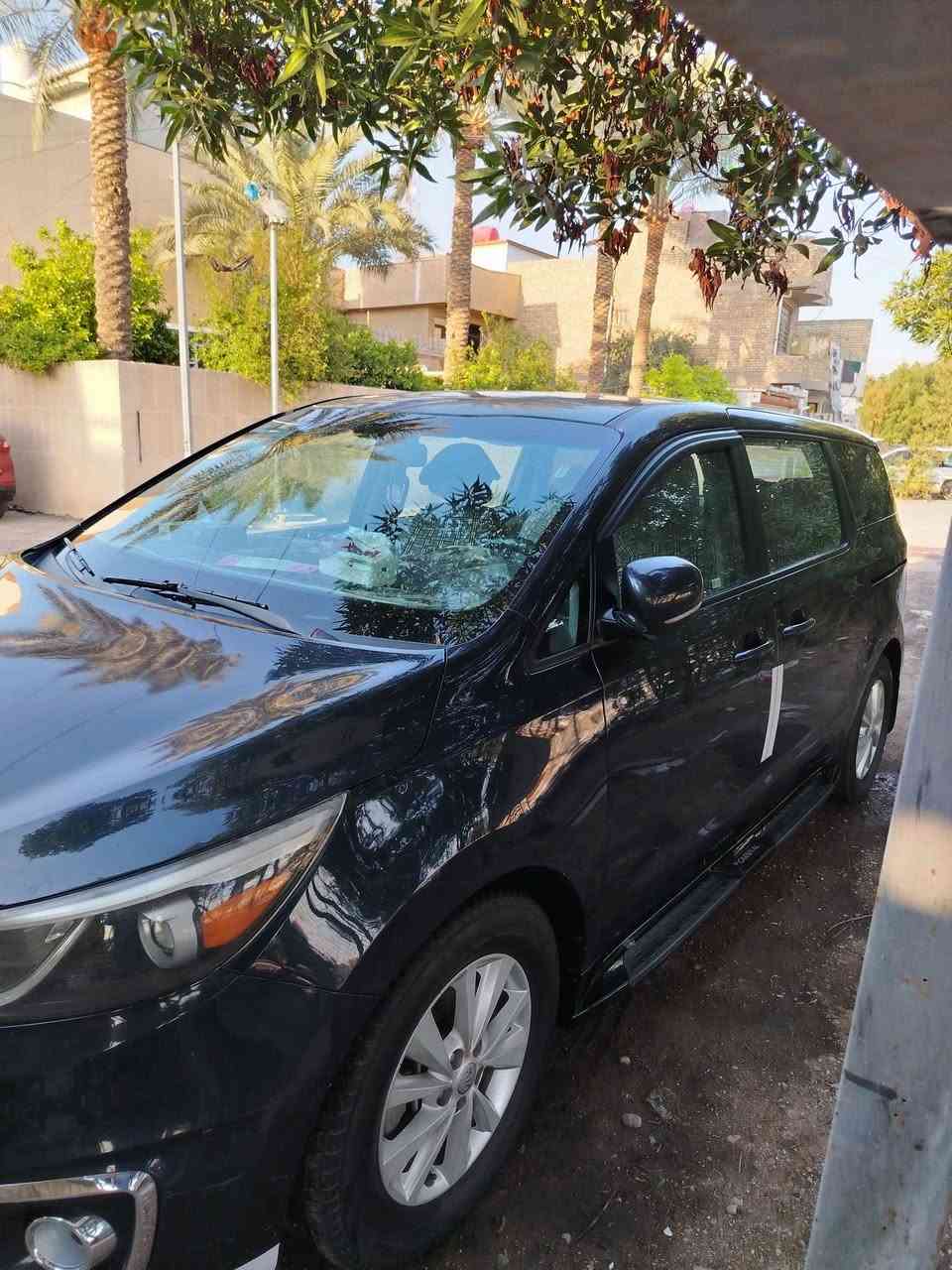 السلام عليكم
 كيا سيدونا وارد أمريكي موديل 2017 السيارة سنوية باسمي رقمها بغداد حادث السيارة خفيف مابيها دواخل السيارة ليبل واحد نص فول مكاني بغداد السعر 170$ للاستفسار أكثر الاتصال على الرقم ما متواجد على الفيس فقط اتصال واتساب *********** بغداد, العراق
