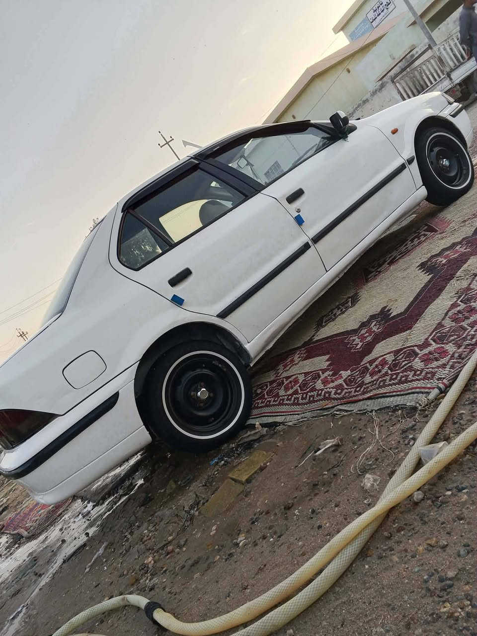 سلام عليكم شباب سياره سمند موديل 2010 للبيع سياره مكفول من الضربه بيها صبغ بالدويس مكينه وكير  مكفولات او حداديه تخم تاير جديد تبريد شغال رقم كربلاء سياره خير من الله راعيها يمي السعر 36 مكلف بالنشير هذا رقم راعيها *********** مكان ديوانيه بغماس
