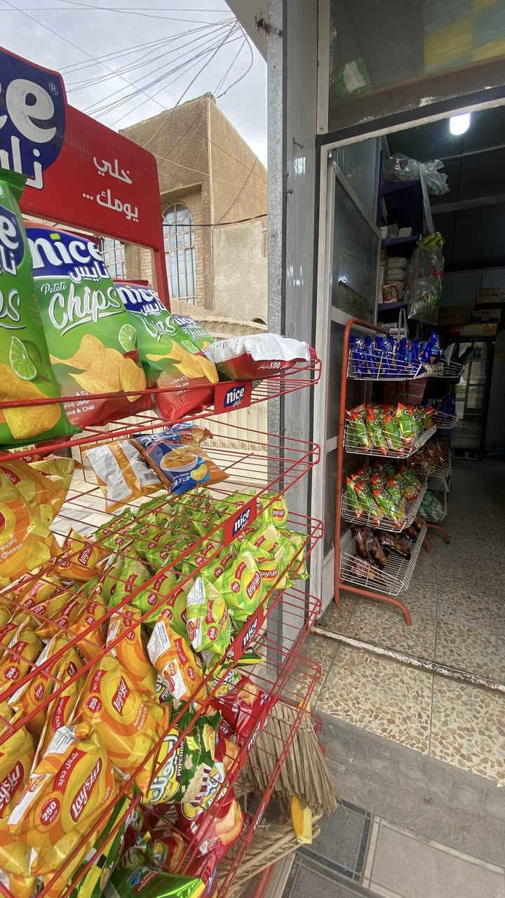 السلام عليكم محل للبيع
يتضمن 6 عارضات للمشروبات والالبان والعصائر ومجمدة واحدة للحوم والايس كريم وسفينة عارضة للحلويات وعارضه للكرزات وعارضه للبهارات و3 سلات للاجباسة مع رفوف للاغراض ومكتب للدخل ، المحل كامل ومتروس مع اغراضه بسعر 7 ملايين وبي مجال موقع المحل الغزالية شارع المشجر قرب الدفاع المدني الرقم : *********** .
