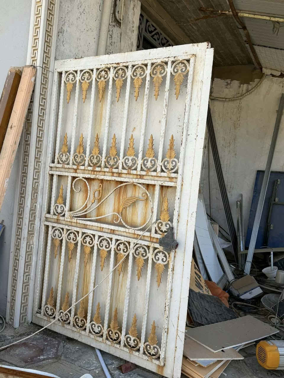 بيبان وميوزه للبيع السعر خابرني وتدلل العنوان قرب جسر ال عيسه ***********
