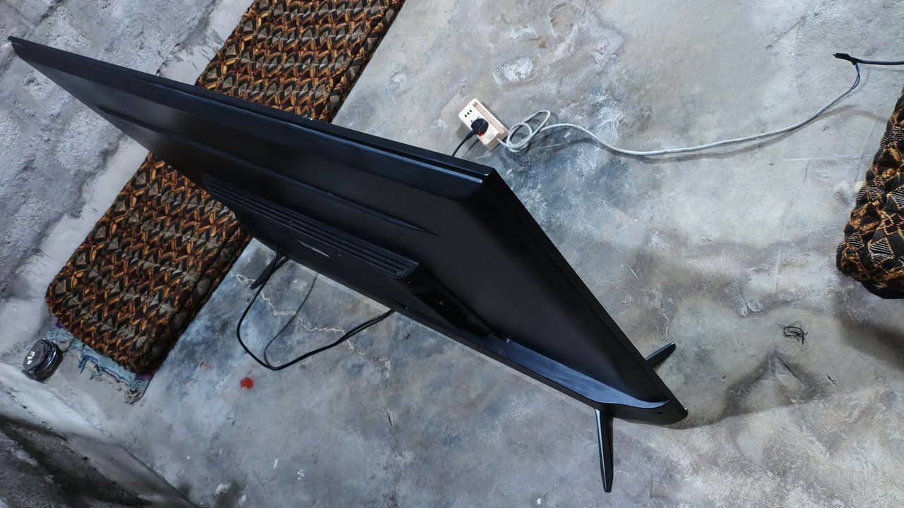 سلام عليكم بلازمة للبيع 
الشاشة مكسورة حجم 65 بيها انترنيت 
السعر 20 قفل 
***********
