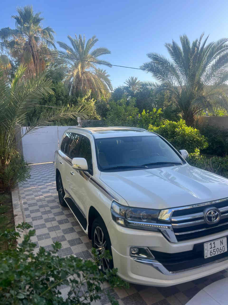 سلام عليكم تيوتا لاندكروزر.   لوك جديد ونضيف
موديل 2020

  كفالة عامة من كلشي وضع زيرو 
شركات

سيارا ماشيه  56

مواصفات سياره

فتحة سقف سلايت 

تشغيل عن بعد

كراسي جلد

كراسي كهرباء عدد 2 

دبل ماوس 

شاشة كبيرة وسط دشبول

٢ ايرباك

سستم صوت

اشاير ترحيب

٧ راكب

هوك سحب خلفي 

حساسات أمامية وخلفية وجوانب

لايت اسود 

لايت زنون 

سبايدر لكزز

كشاف لايت ضباب 

ويل كروم حجم ٢٠

سياره رقم بغداد انكليزي 
العنوان بابل الشوملي 
السعر 545
 ***********
 
‏
