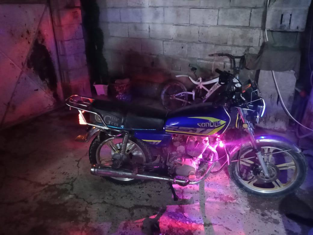 دراجه لبيع موديل٢٢ نضيفه إدراجه بس بيه مفتوح محرك  كهربائيات شخاله كله ورايده ب500 وبيه مجال عنواني رمادي شقق الحجريه ***********لستفسار
