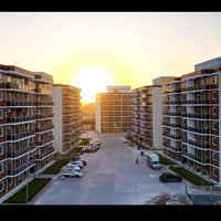 شقة للأيجار داخل مجمع ايادي العدل السكني مساحة ١٨٧متر ثلاث غرف وحدة ما...